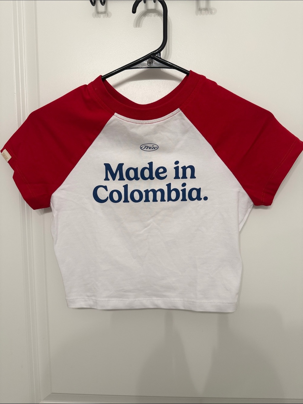 True & Co. Cropped Raglan Tee - White & Red
